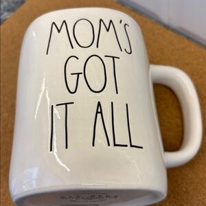 🍀3 for $25🍀 Rae Dunn “Mom’s Got It All” mug